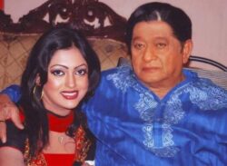 মুকুট পড়ে আছে,নেই শুধু রাজা