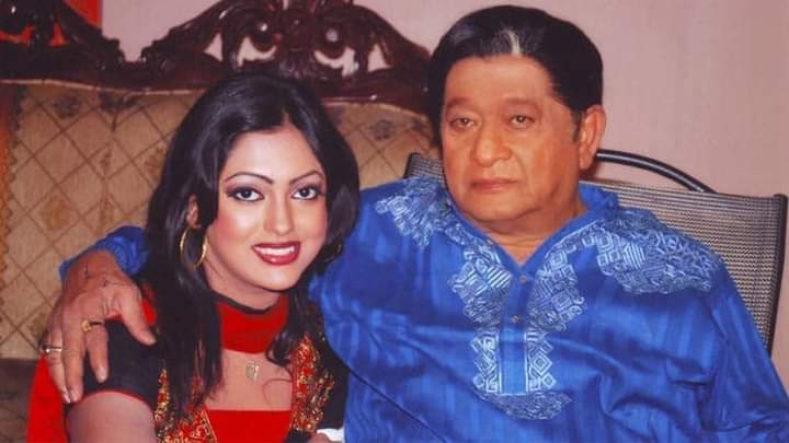 মুকুট পড়ে আছে,নেই শুধু রাজা