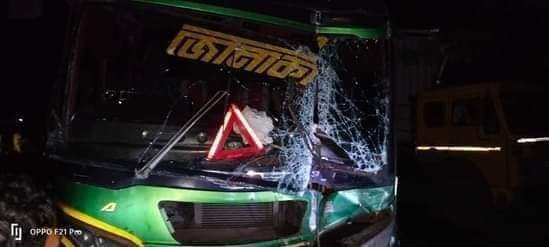 মিরসরাইয়ে কাভার্ড ভ্যানের ও জোনাকী পরিবহনের  সংঘর্ষ, অটোরিকশার পাঁচ যাত্রী নিহত