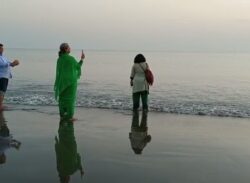 কুয়াকাটা সৈকতে সূর্যাস্তের ছবি তুললেন শিক্ষা মন্ত্রী।।