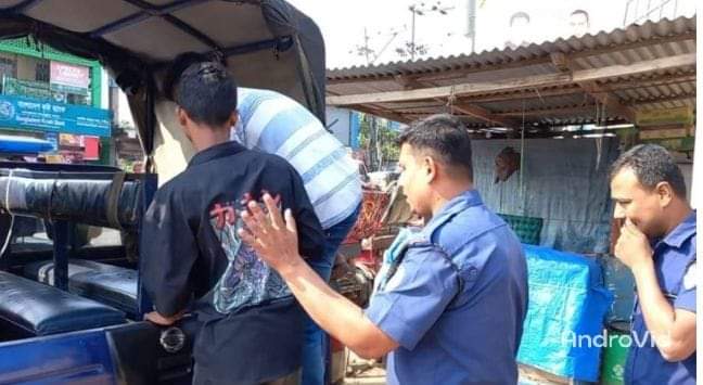 লক্ষ্মীপুরে কিশোর গ্যাংদের হামলায় সাংবাদিকের ভাই আহত, আটক-২