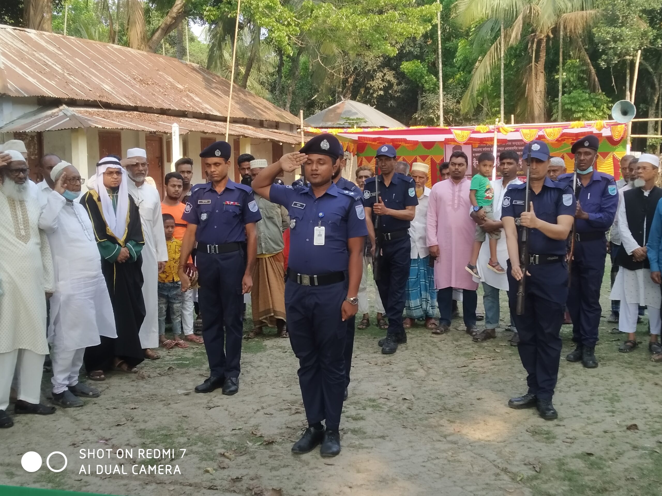 কাশিয়ানীতে স্বাধীনতার ৫২ বছর পর শহীদ হাফেজ আব্দুর রাজ্জাক এর দেহা অবশেষ রাষ্ট্রীয় মর্যাদায় নিজ বাড়িতে দাফন। 