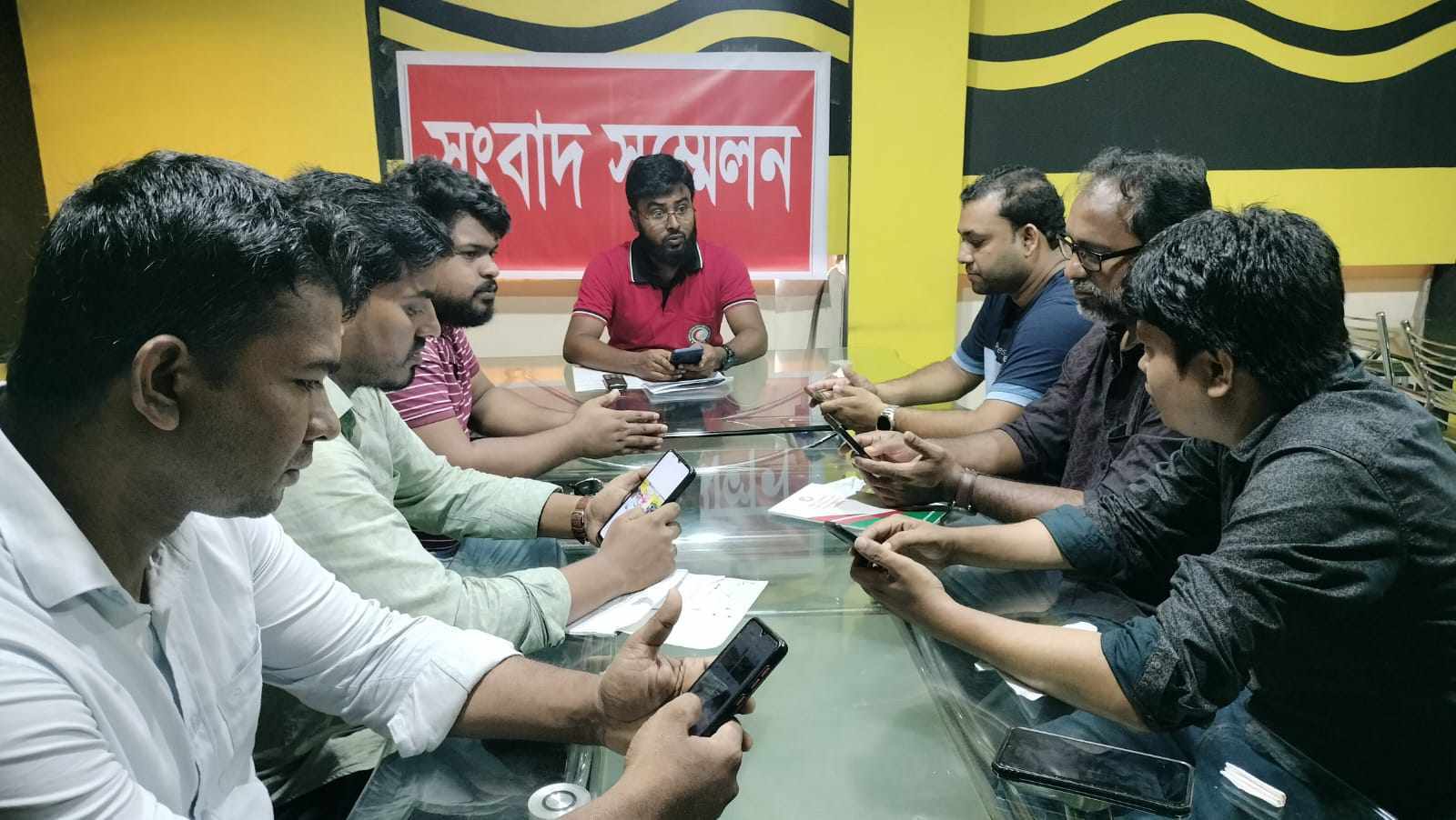 লক্ষ্মীপুরে অনিয়ম ও দুর্নীতির অভিযোগে রেডক্রিসেন্ট সোসাইটির কর্মকর্তার বিরুদ্ধে সাংবাদিক সম্মেলন