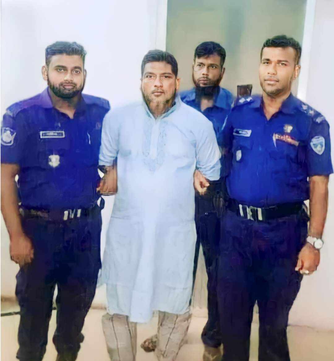 লক্ষ্মীপুরের বড় ভাইকে হত্যার ঘটনায় প্রধান আসামি দেলোয়ার মৃধা ও দুই নারী গ্রেফতার