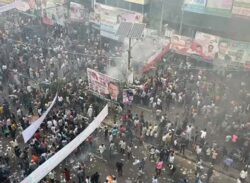 পুলিশ-বিএনপি সংঘর্ষে রণক্ষেত্র কাকরাইল