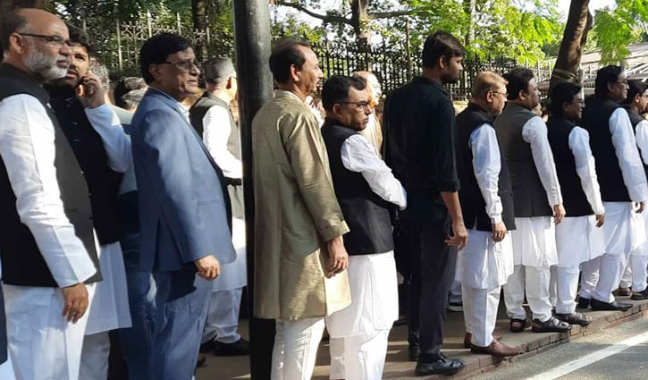 গণভবনে আওয়ামী লীগের মনোনয়ন প্রত্যাশীরা