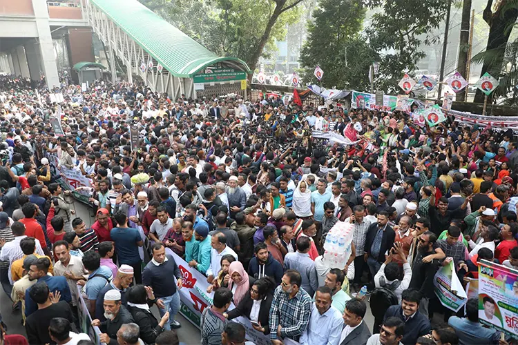 বিএনপির মানববন্ধন শুরু, লোকারণ্য প্রেস ক্লাব