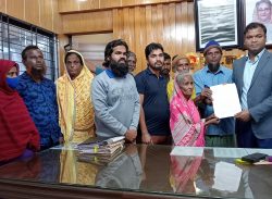 কলাপাড়ায় উচ্ছেদ হতে যাওয়া ১৩৬ ভূমিহীন পরিবারের পুনর্বাসনের জন্য ইউএনও’র নিকট আবেদন।