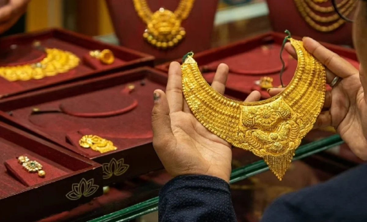 সোনার দাম: ভরি ১ লাখ ১২ হাজার টাকা।