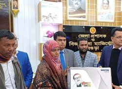 রিকশাচালকের এমএ পাস স্ত্রীকে চাকরি দিলেন প্রধানমন্ত্রী