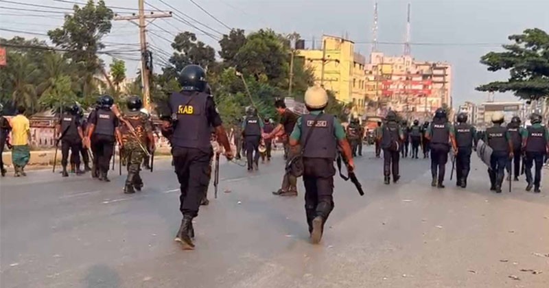 শ্রমিক-পুলিশ সংঘর্ষে আহত ১০