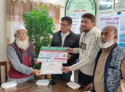 মহিপুরে ফিশ ফাইন্ডার ও সাউন্ড নেভিগেশন টেকনোলজি প্রশিক্ষণ শেষে জেলেদের মাঝে সনদ বিতরণ।