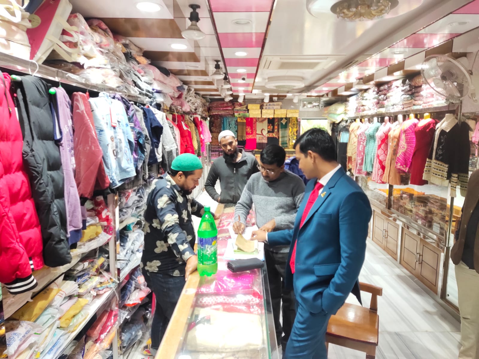 কলাপাড়ায় ৫ ব্যাবসায়ীকে ভ্রাম্যমান আদালতের জরিমানা।