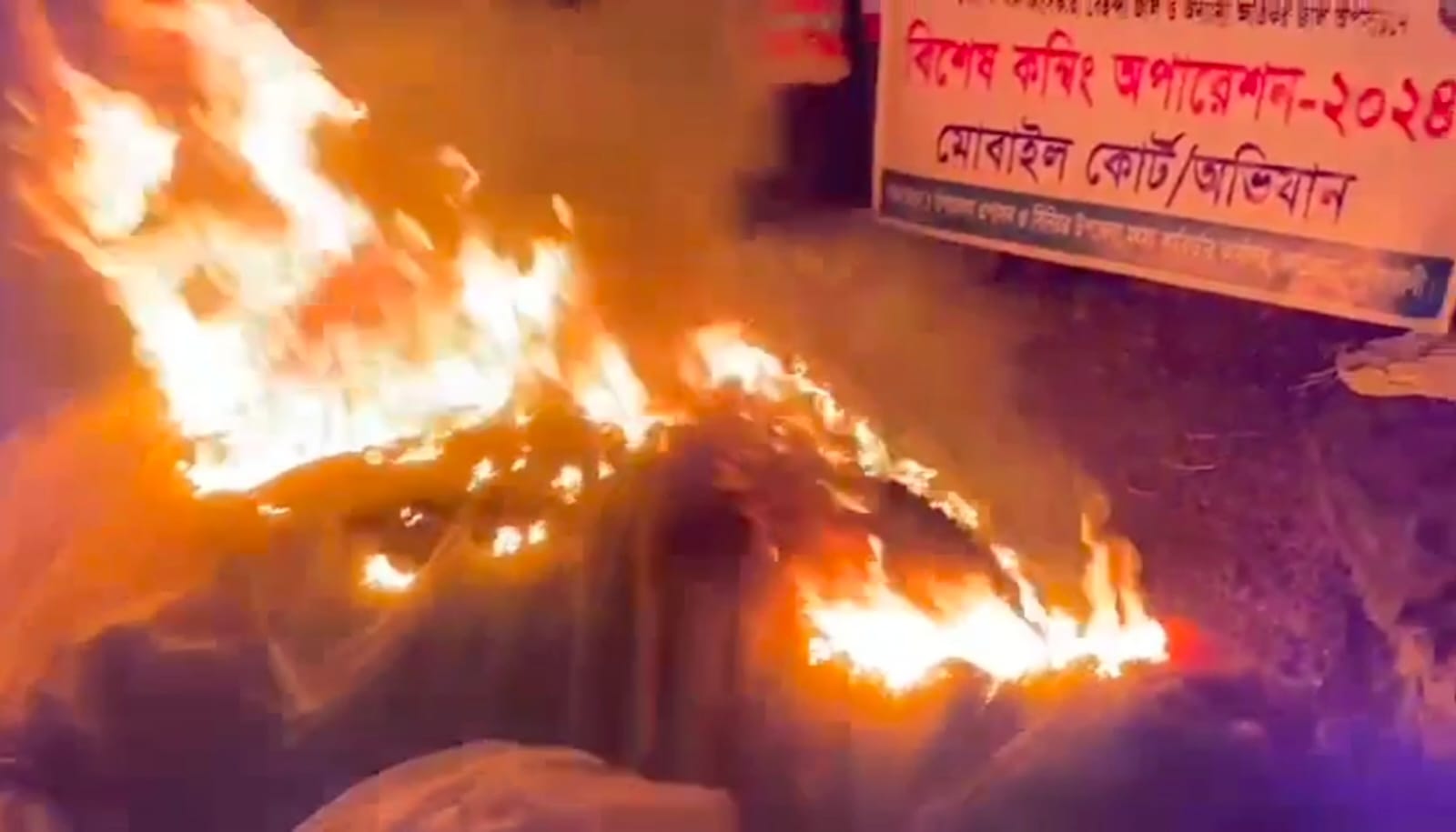 কুয়াকাটায় ৫ লাখ টাকা মূলের অবৈধ জাল পুড়িয়ে দিয়েছে মৎস্য অধিদপ্তর।