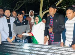 কলাপাড়ায় অগ্নিকান্ডে ক্ষতিগ্রস্থ পরিবার পেল অর্থ সহায়তা