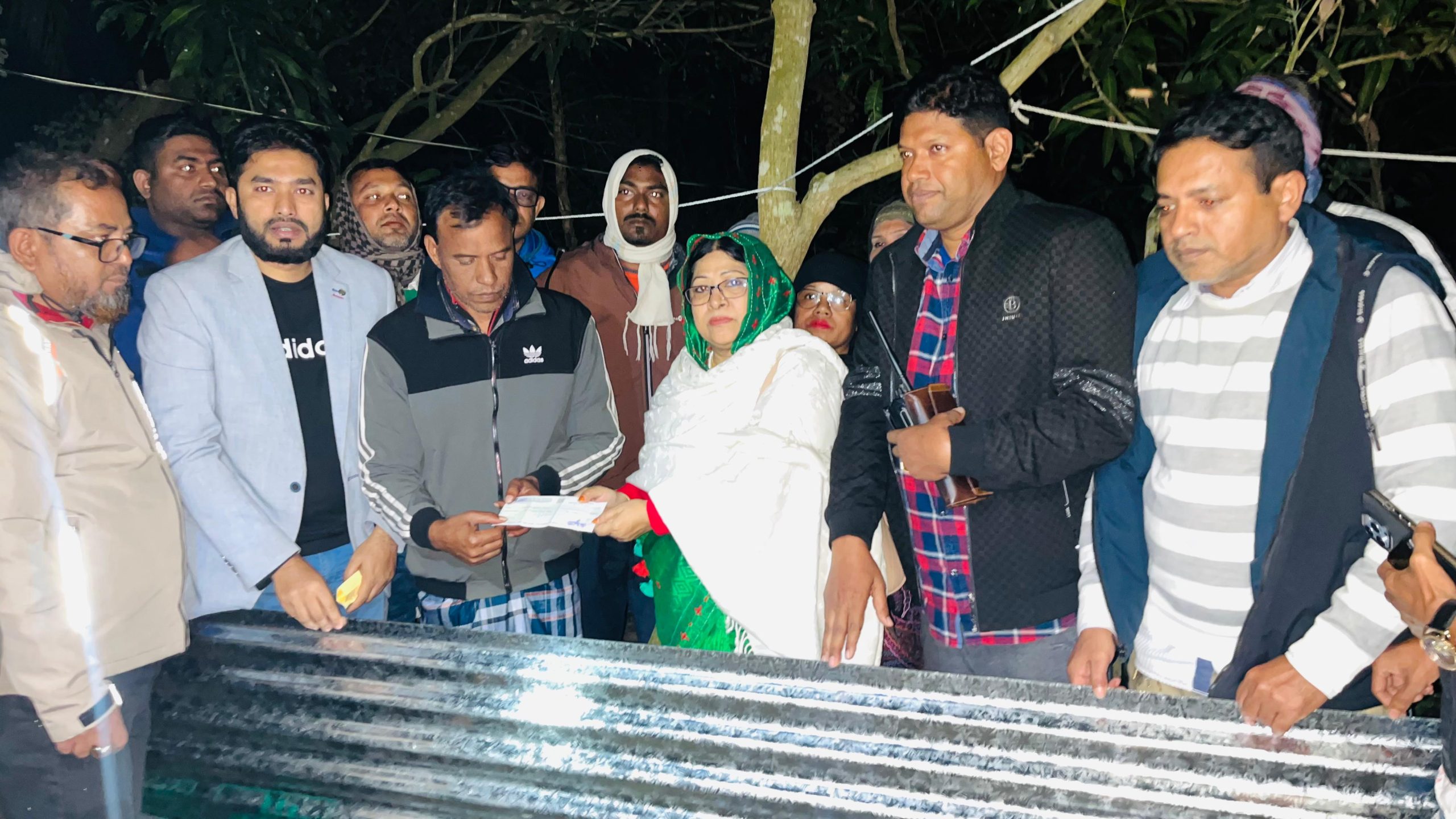 কলাপাড়ায় অগ্নিকান্ডে ক্ষতিগ্রস্থ পরিবার পেল অর্থ সহায়তা