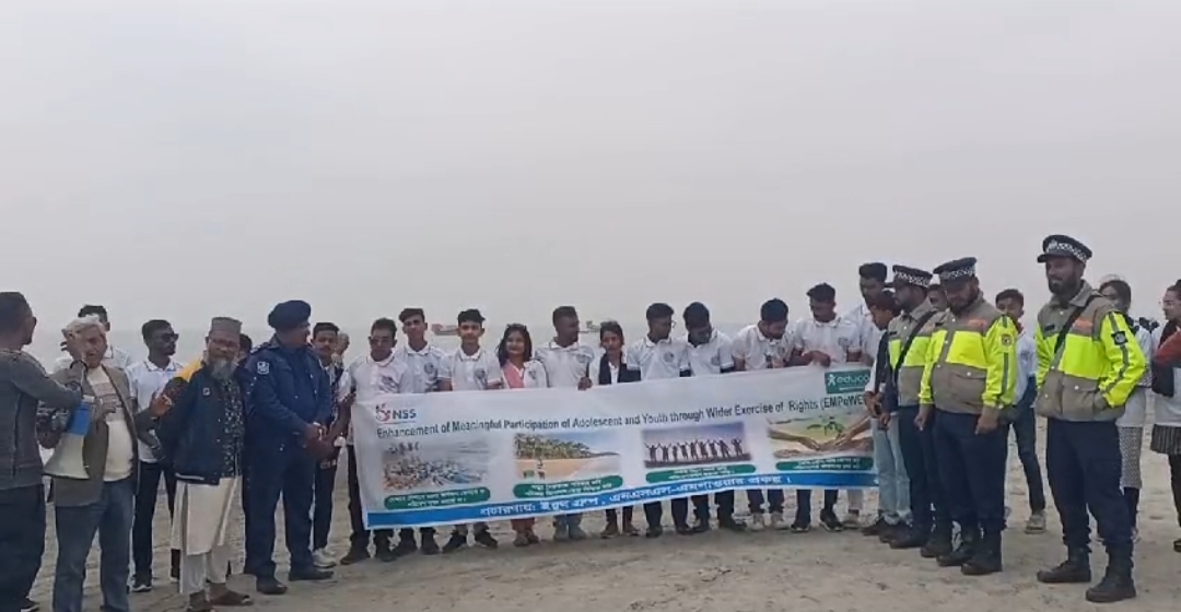 কুয়াকাটা সৈকতে পরিচ্ছনতা কার্যক্রম।