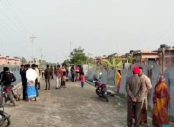 কলাপাড়ায় বিষের বোতল হাতে নিয়ে স্ত্রীর স্বীকৃতির দাবীতে প্রেমিকের বাড়িতে তরুণীর অনশন।