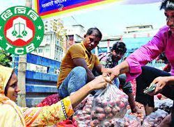 টিসিবির কার্ডধারীরা পেঁয়াজও পাচ্ছেন