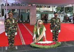 বঙ্গবন্ধুর প্রতিকৃতিতে শ্রদ্ধা জানালেন শেখ হাসিনা