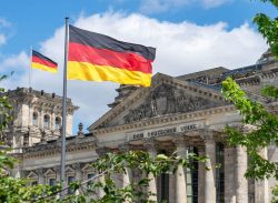 জার্মানিতে অভিবাসীদের সুযোগ