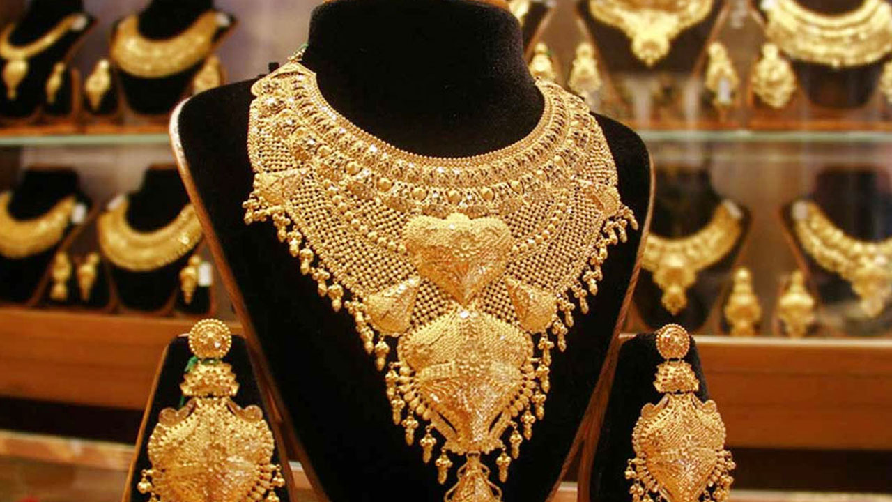 সোনার দাম কমল