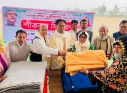 কলাপাড়ায়  ৪ হাজার অসহায়, দুঃস্থ মানুষের মাঝে শীতবস্ত্র বিতরণ