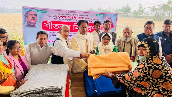 কলাপাড়ায়  ৪ হাজার অসহায়, দুঃস্থ মানুষের মাঝে শীতবস্ত্র বিতরণ