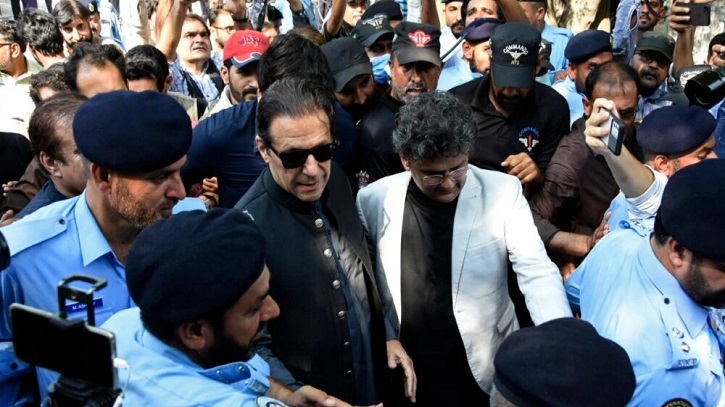 ১২ মামলায় গ্রেফতার ইমরান খান