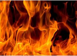 রাজধানীর চকবাজারে আগুন লেগেছে।