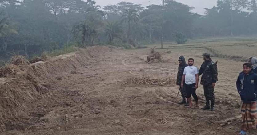 লক্ষ্মীপুরে ভ্রাম্যমাণ আদালত,ফসলি জমির মাটি ইটভাটায় বিক্রি, ৫০ হাজার টাকা জরিমানা।