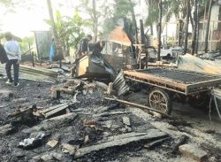 পটুয়াখালীর বাউফলে মেয়ে জামাতার হাতে শশুরের ঘড়ে  আগুন!!