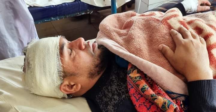 ঘুস নিয়ে’ রশিদ না দেওয়ায় সেবা গ্রহিতার মারধরে হাসপাতালে : নায়েব!!