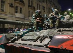 চাপের মুখে রাশিয়া