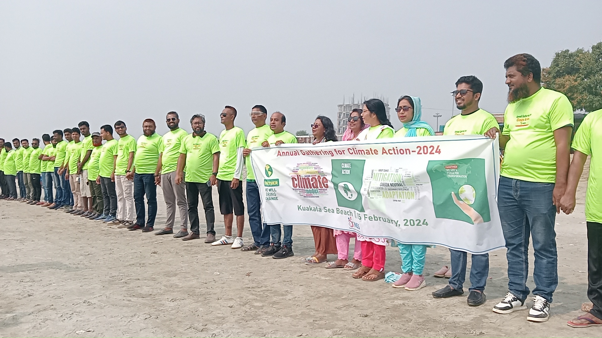 কুয়াকাটা সৈকতে পরিবেশ দূষন রোধে মানববন্ধন কর্মসূচি পালিত।