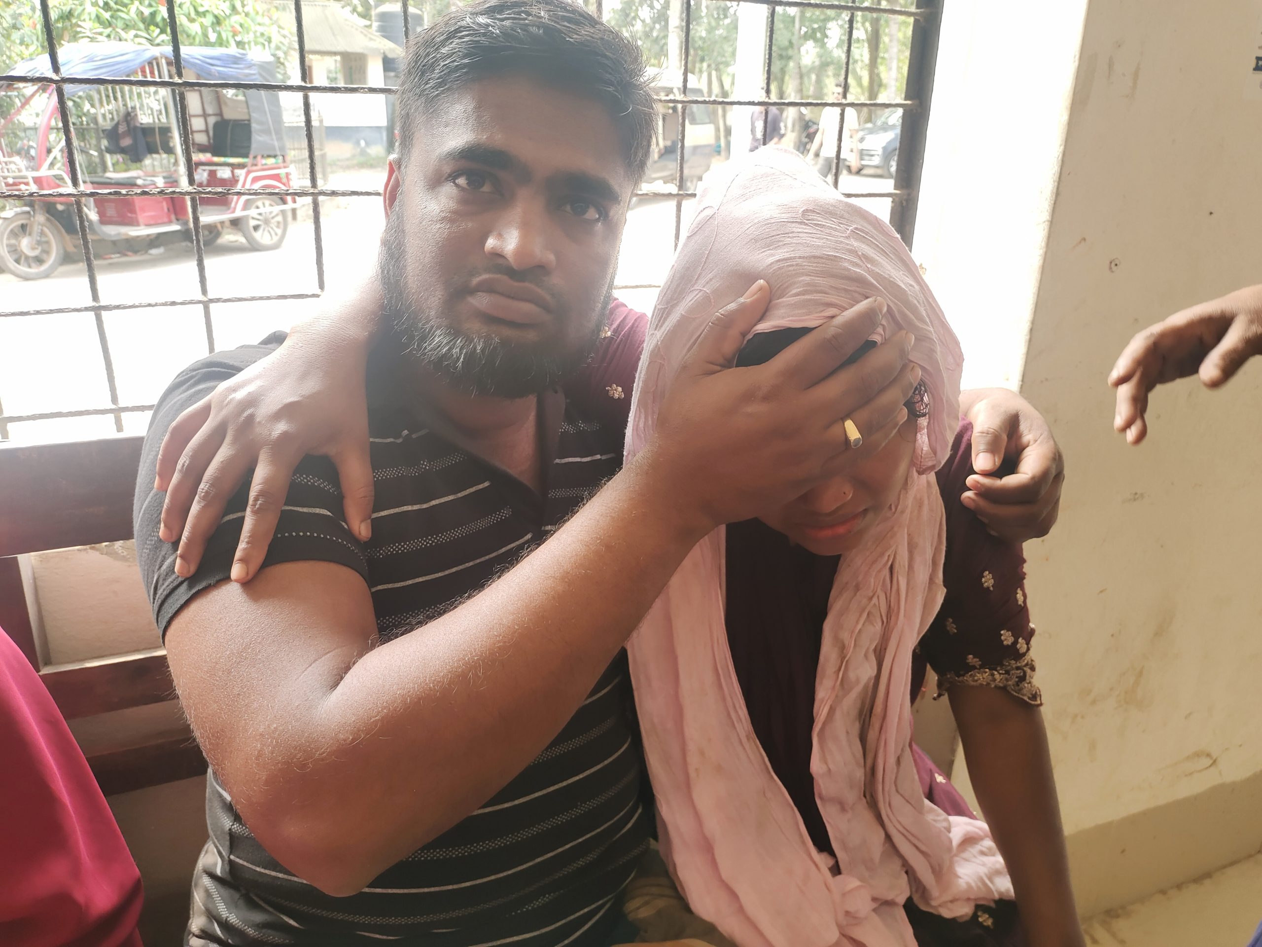 কলাপাড়ায় জমি সংক্রান্ত বিরোধের জেরে হামলা, নারী সহ আহত-৫।।