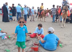 রেকর্ড সংখ্যক পর্যটকের উপস্থিতিতে সরগরম কুয়াকাটা সৈকত।।