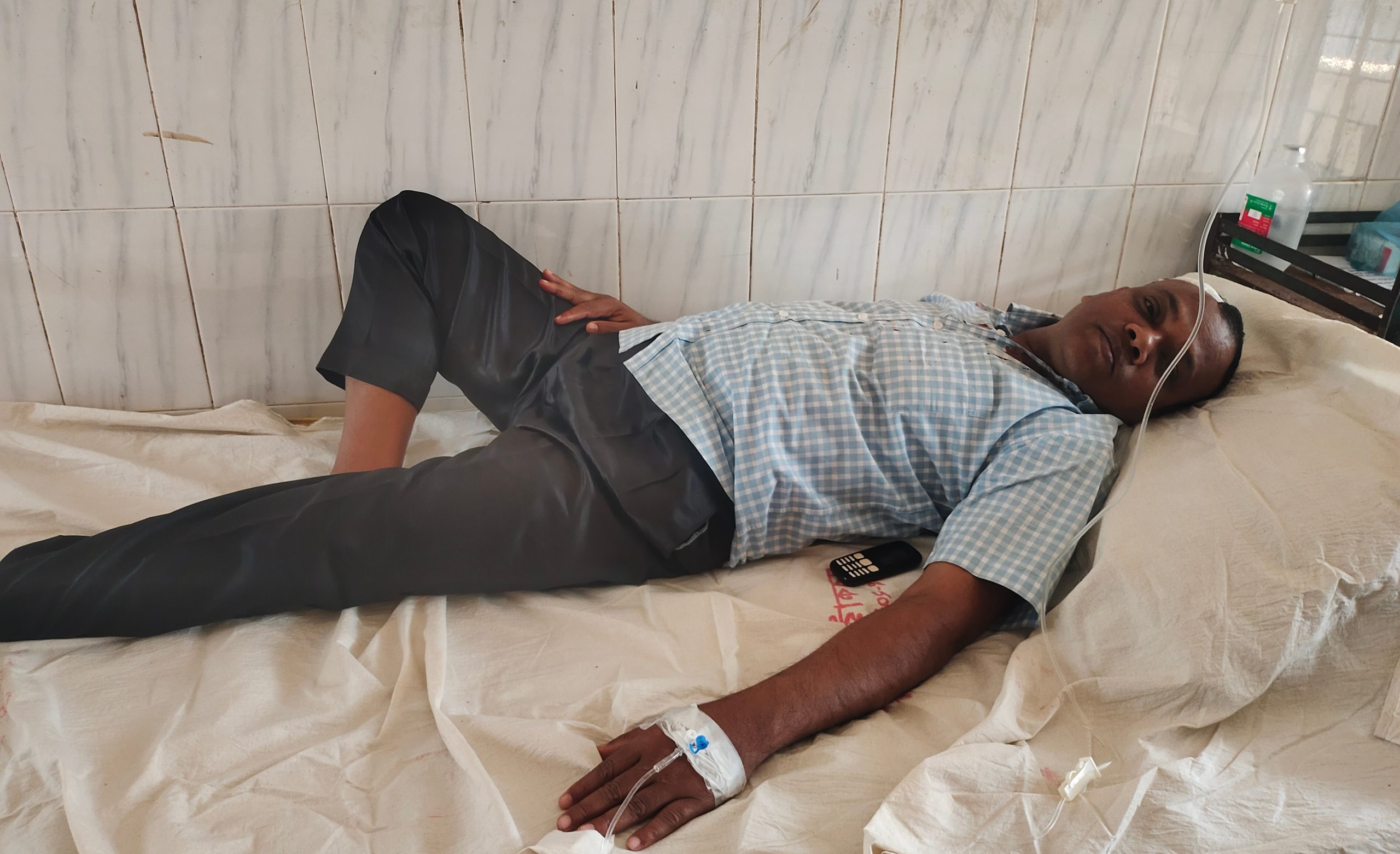 কলাপাড়ায় ইউপি সদস্যকে পিটিয়ে জখম।।