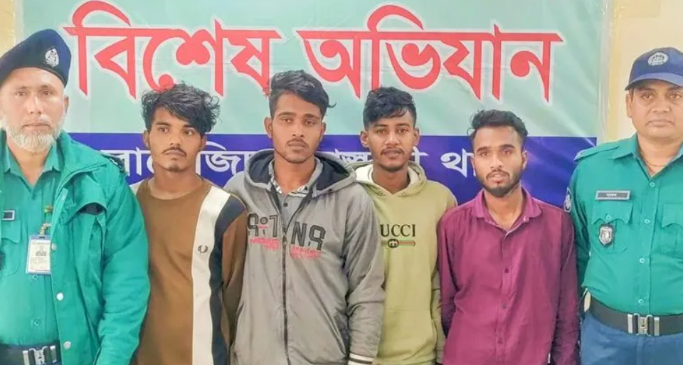 অটোরিকশা চোর চক্রের ৪ সদস্য গ্রেফতার