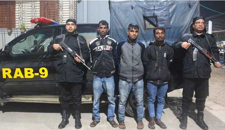 বাস চাপায় নারী-শিশুসহ ২জনের মৃত্যু