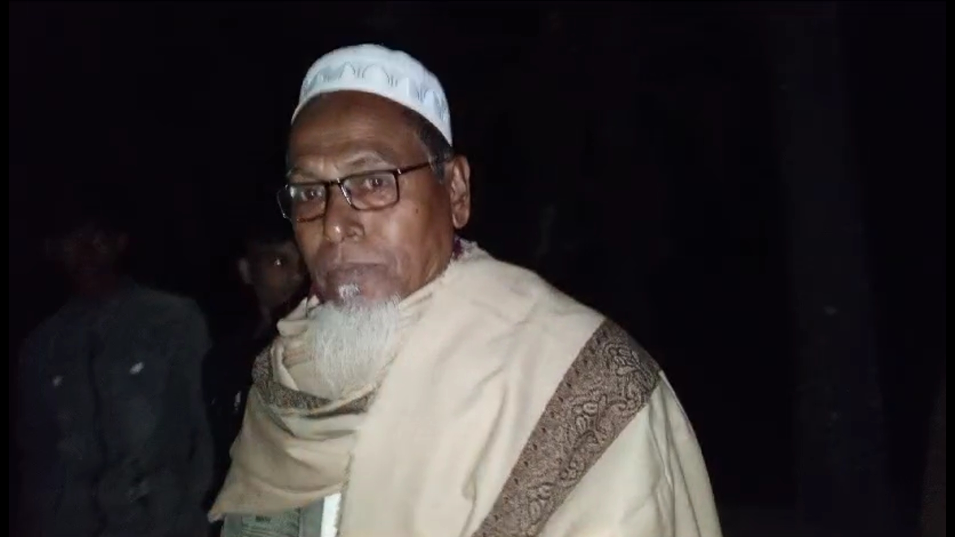 ৪ টন সরকারী পাঠ্যপুস্তক বিক্রি করায় মাদ্রাসার সেই অধ্যক্ষকে শোকজ।