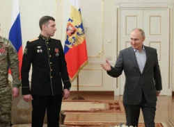 তথ্যের বিনিময়ে রুশ কর্মকর্তাদের নাগরিকত্বের  প্রস্তাব