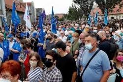 জনরোষে হাঙ্গেরির প্রেসিডেন্টের পদত্যাগ