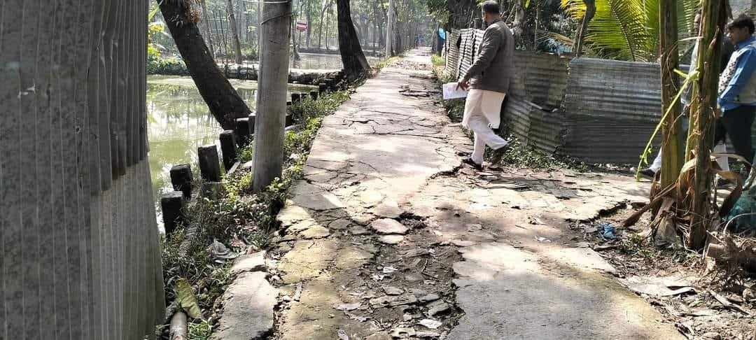 পটুয়াখালী পৌরসভার উন্নয়ন যেন বাতির নিচে অন্ধকার।