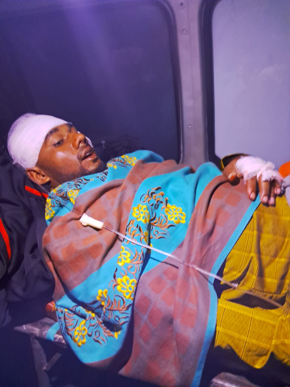 পটুয়াখালীতে নির্বাচন-পরবর্তী সহিংসতায় চেয়ারম্যান ও নারীসহ ৮ আ.লীগ নেতাকর্মী  আহত।