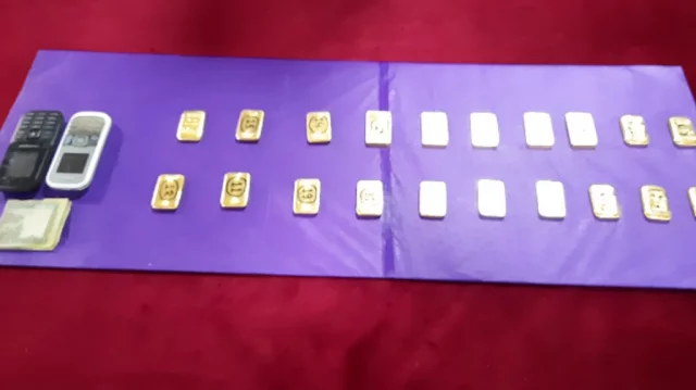 ভারতে  স্বর্ণ পাচারকালে ২ কোটি টাকার স্বর্ণসহ আটক ২ জন