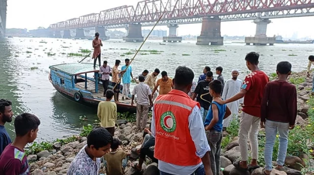 মেঘনায় নৌকাডুবির ঘটনায় আরও ২ মরদেহ উদ্ধার, নিখোঁজ ১ শিশু