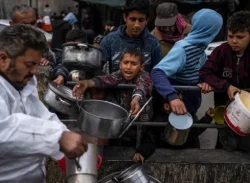 গাজায় ত্রাণের অপেক্ষায় থাকা ফিলিস্তিনিদের ওপর হামলায় নিহত ১৯