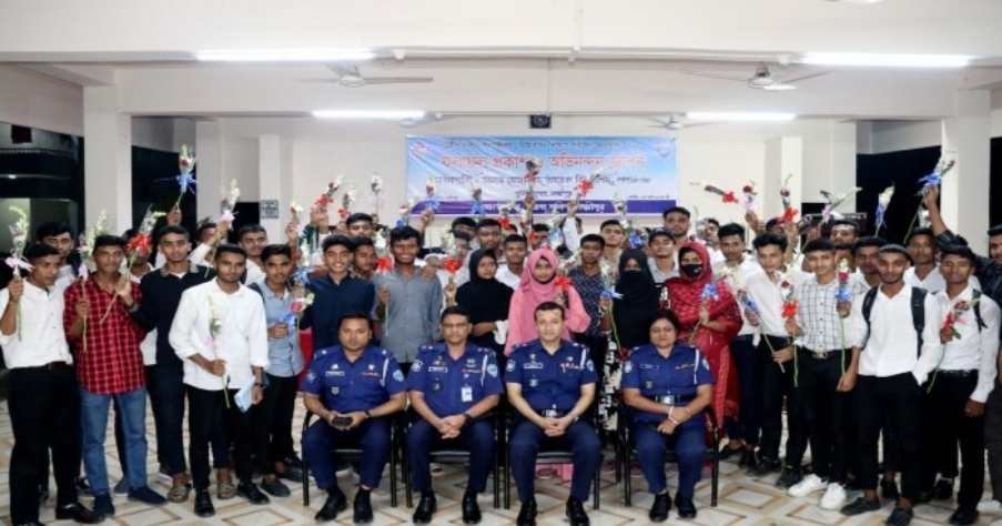 তদবির ছাড়াই লক্ষ্মীপুরে ৪৪ জন পেল পুলিশে চাকরি