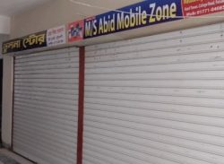 স্টল বরাদ্দের  তথ্য চাওয়ায় মেয়র মহিউদ্দিনের ভাই  বিএনপিনেতা মনির মৃর্ধার গালামনদ।